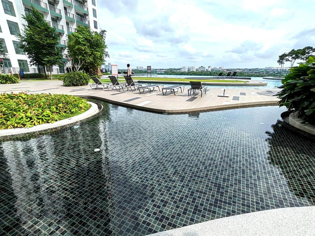 8Scape Residences Batman Vs Ironman@Lsy Home & Leisure Johor Bahru Bagian luar foto