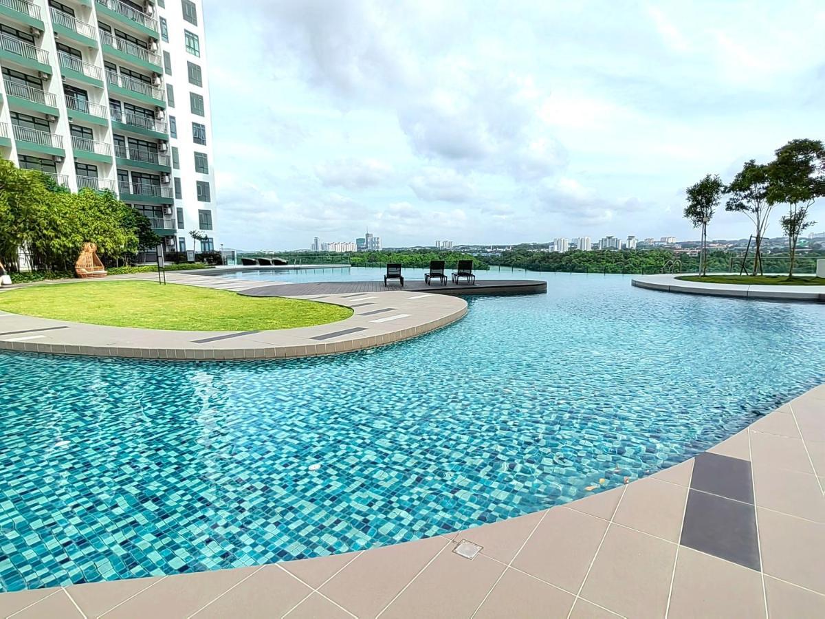 8Scape Residences Batman Vs Ironman@Lsy Home & Leisure Johor Bahru Bagian luar foto